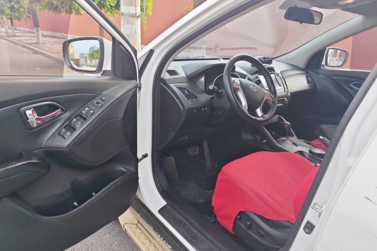 Used Hyundai ix35 2013 2.0L Automatic Two-Wheel Drive Smart GLS China IV Standard Driver Seat
