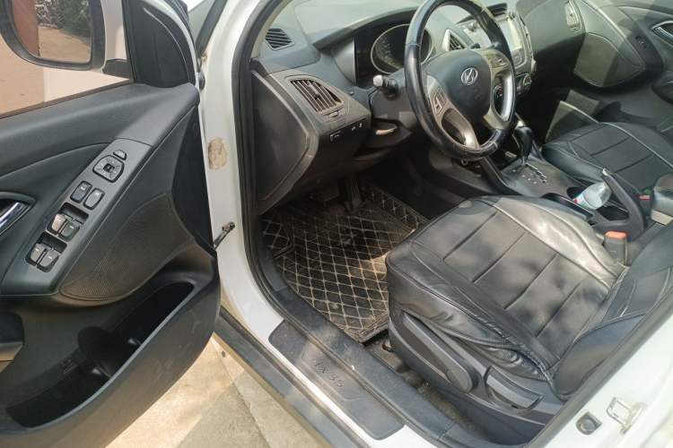 Used Hyundai ix35 2013 2.0L Automatic Two-Wheel Drive Smart GLS China IV Standard Driver Seat