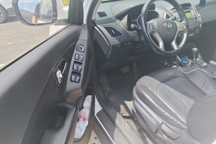 Used Hyundai ix35 2013 2.0L Automatic Two-Wheel Drive Smart GLS China IV Standard Driver Seat