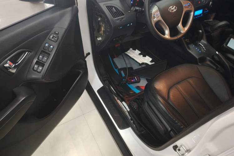 Used Hyundai ix35 2013 2.0L Automatic Two-Wheel Drive Smart GLS China IV Standard Driver Seat