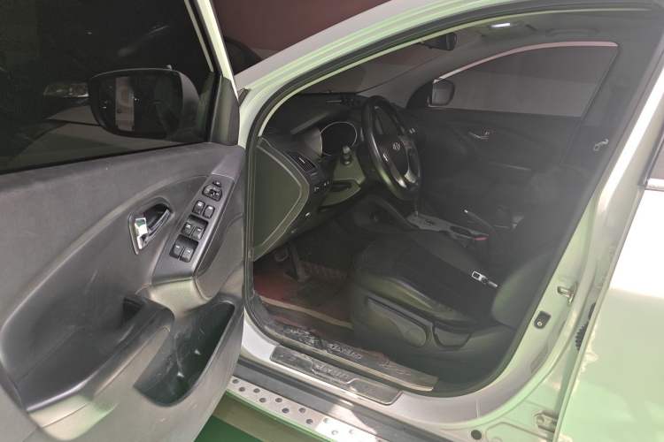 Used Hyundai ix35 2013 2.0L Automatic Two-Wheel Drive Smart GLS China V Standard Driver Seat