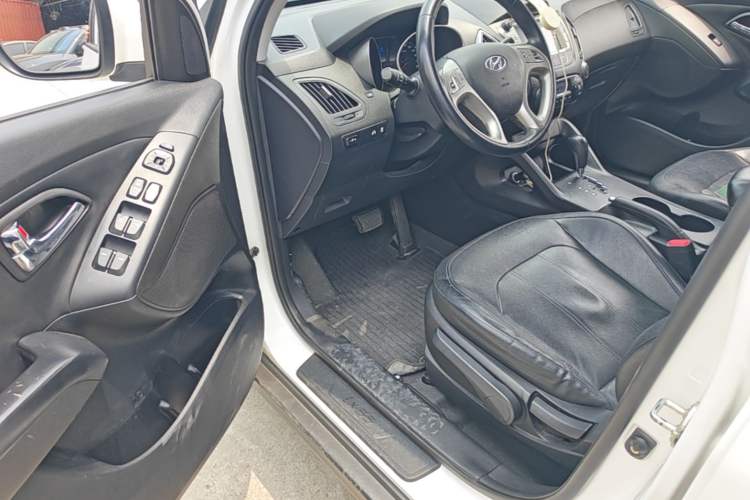 Used Hyundai ix35 2013 2.0L Automatic Two-Wheel Drive Smart GLS China V Standard Driver Seat