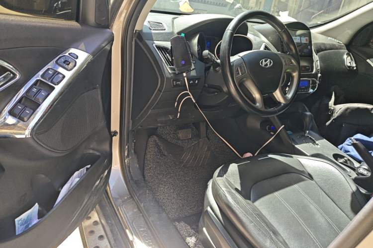 Used Hyundai ix35 2013 2.0L Automatic Two-Wheel Drive Smart GLS China IV Standard Driver Seat