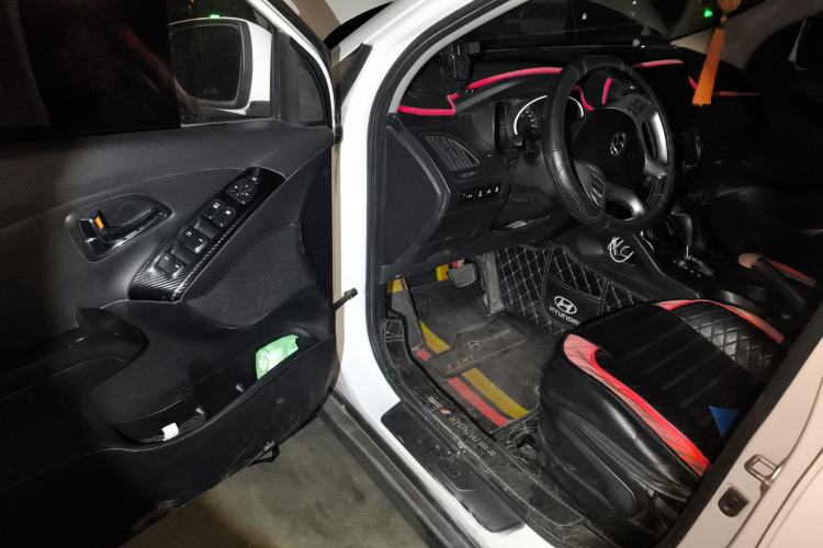 Used Hyundai ix35 2013 2.0L Automatic 4x4 Intelligent GLS China IV Standard Driver Seat