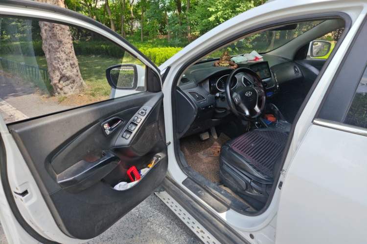 Used Hyundai ix35 2013 2.0L Automatic Two-Wheel Drive Smart GLS China IV Standard Driver Seat