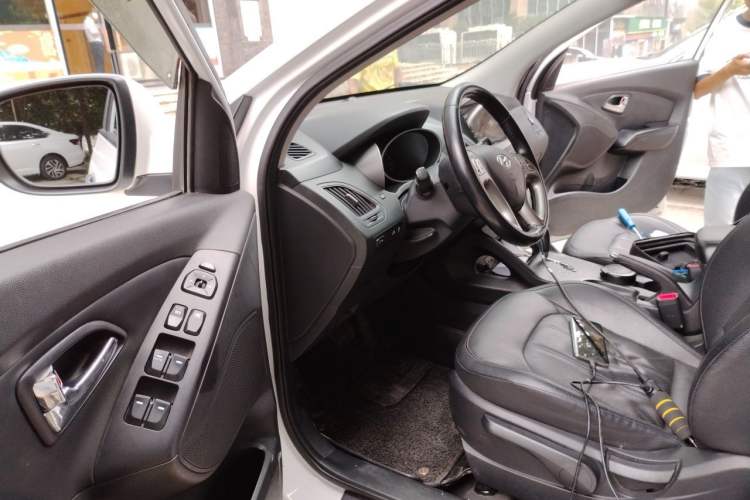 Used Hyundai ix35 2013 2.0L Automatic Two-Wheel Drive Smart GLS China IV Standard Driver Seat