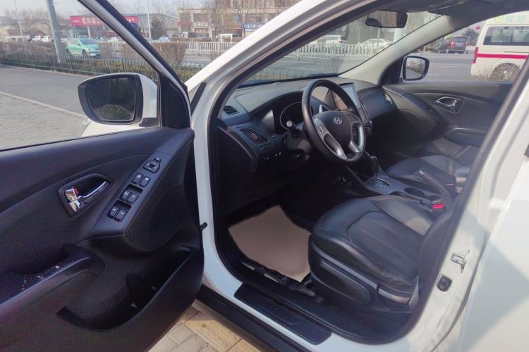Used Hyundai ix35 2013 2.0L Automatic Two-Wheel Drive Smart GLS China IV Standard Driver Seat