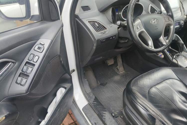 Used Hyundai ix35 2013 2.0L Automatic Two-Wheel Drive Smart GLS China IV Standard Driver Seat