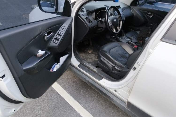 Used Hyundai ix35 2013 2.0L Automatic Two-Wheel Drive Smart GLS China IV Standard Driver Seat