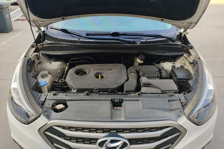 Used Hyundai ix35 2013 2.0L Automatic Two-Wheel Drive Leading GLX China IV Standard Engine Bay