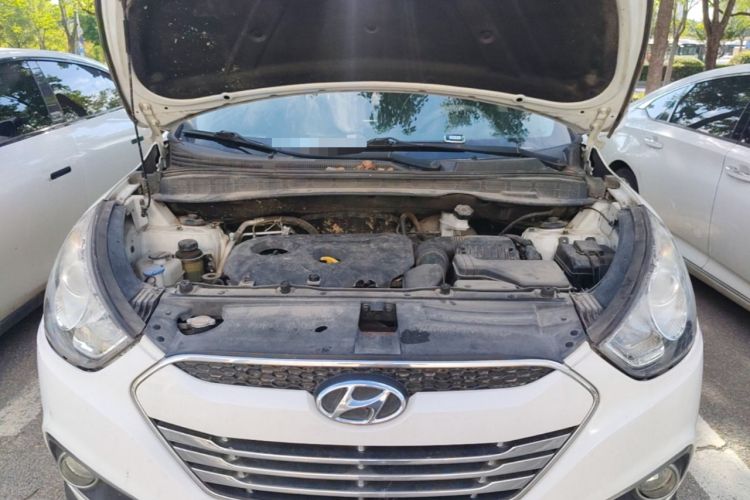 Used Hyundai ix35 2013 2.0L Automatic Two-Wheel Drive Smart GLS China IV Standard Engine Bay