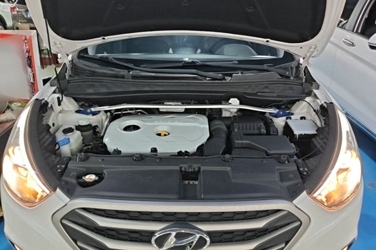Used Hyundai ix35 2013 2.0L Automatic Two-Wheel Drive Smart GLS China IV Standard Engine Bay