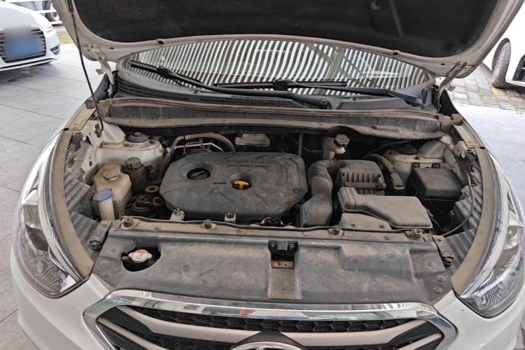 Used Hyundai ix35 2013 2.0L Automatic Two-Wheel Drive Smart GLS China IV Standard Engine Bay