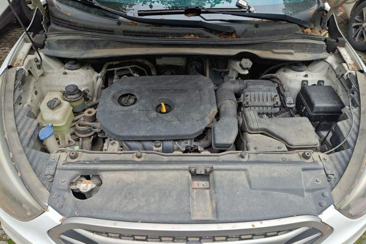 Used Hyundai ix35 2013 2.0L Automatic Two-Wheel Drive Smart GLS China IV Standard Engine Bay