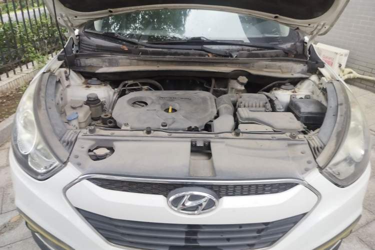 Used Hyundai ix35 2013 2.0L Automatic Two-Wheel Drive Smart GLS China IV Standard Engine Bay