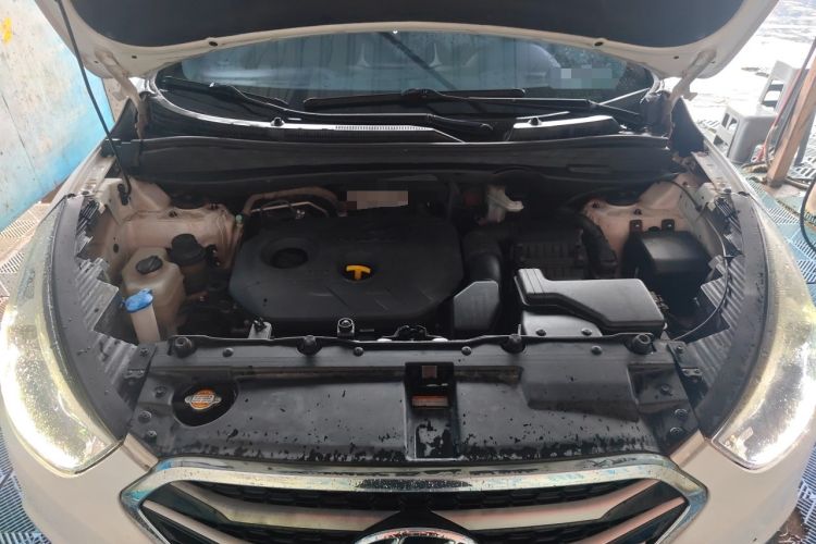 Used Hyundai ix35 2013 2.0L Automatic Two-Wheel Drive Smart GLS China IV Standard Engine Bay