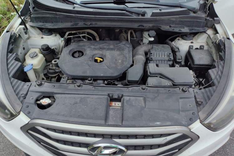 Used Hyundai ix35 2013 2.0L Automatic Two-Wheel Drive Smart GLS China IV Standard Engine Bay