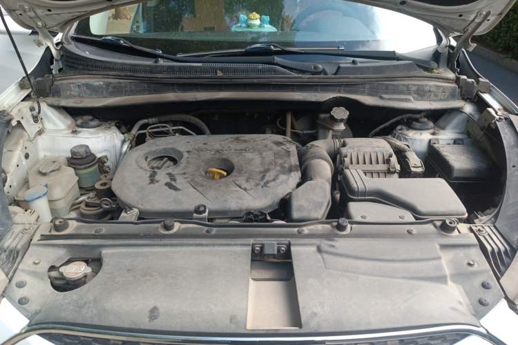 Used Hyundai ix35 2013 2.0L Automatic Two-Wheel Drive Smart GLS China IV Standard Engine Bay