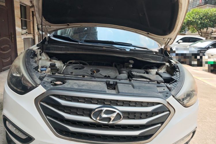 Used Hyundai ix35 2013 2.0L Automatic Two-Wheel Drive Smart GLS China IV Standard Engine Bay