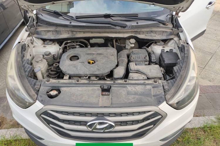 Used Hyundai ix35 2013 2.0L Automatic Two-Wheel Drive Smart GLS China V Standard Engine Bay