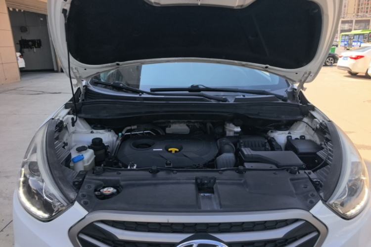 Used Hyundai ix35 2013 2.0L Automatic Two-Wheel Drive Smart GLS China IV Standard Engine Bay