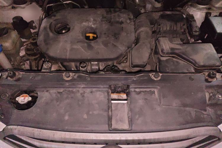 Used Hyundai ix35 2013 2.0L Automatic Two-Wheel Drive Smart GLS China IV Standard Engine Bay
