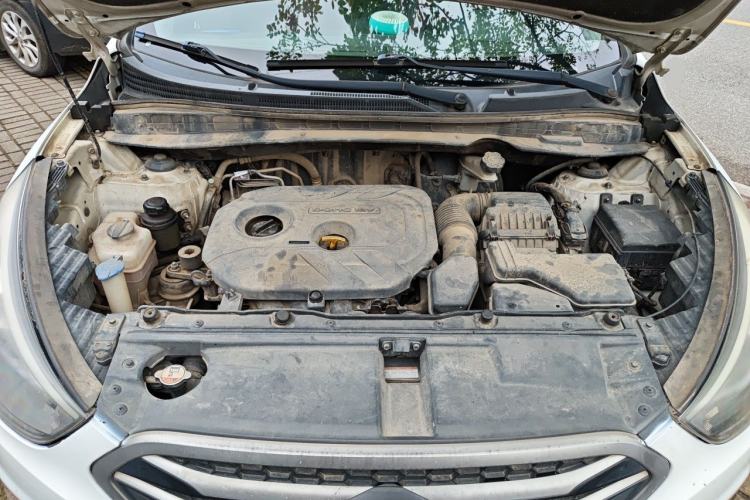Used Hyundai ix35 2013 2.0L Automatic Two-Wheel Drive Smart GLS China IV Standard Engine Bay