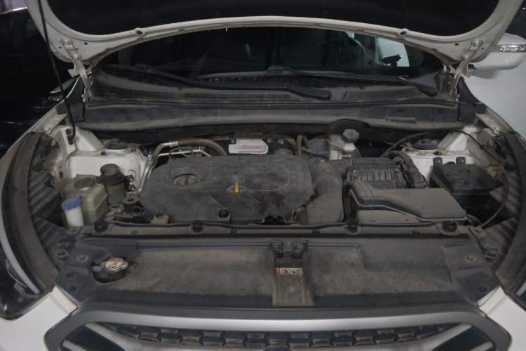 Used Hyundai ix35 2013 2.0L Automatic Two-Wheel Drive Smart GLS China IV Standard Engine Bay