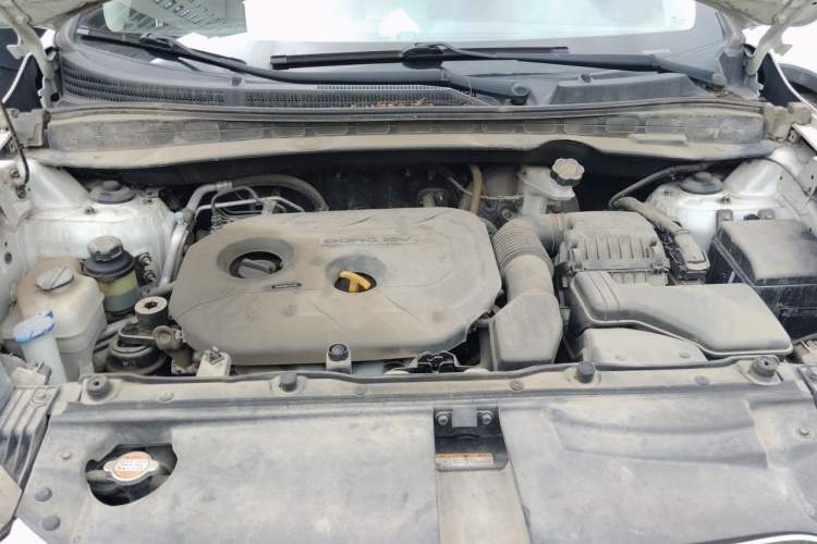 Used Hyundai ix35 2013 2.0L Automatic Two-Wheel Drive Smart GLS China IV Standard Engine Bay