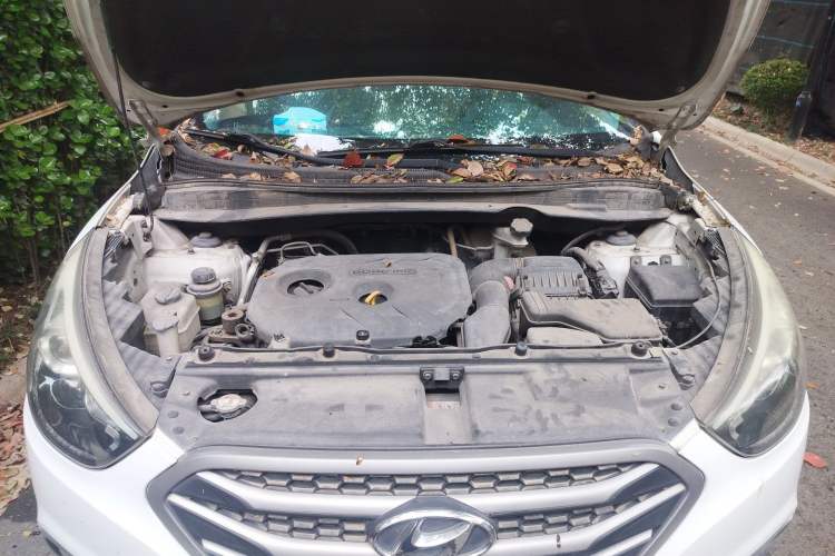 Used Hyundai ix35 2013 2.0L Automatic Two-Wheel Drive Smart GLS China IV Standard Engine Bay