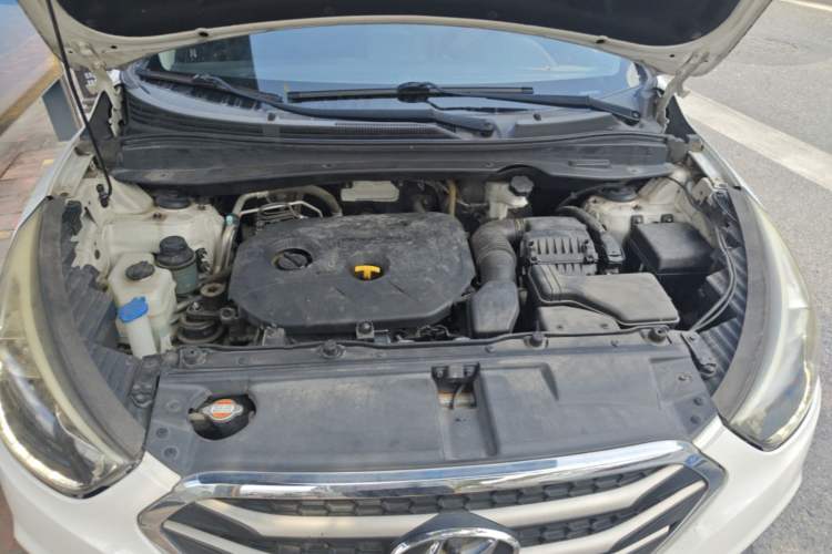 Used Hyundai ix35 2013 2.0L Automatic Two-Wheel Drive Smart GLS China IV Standard Engine Bay