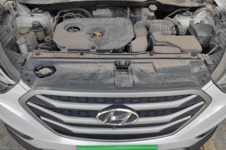 Used Hyundai ix35 2013 2.0L Automatic Two-Wheel Drive Smart GLS China IV Standard Engine Bay