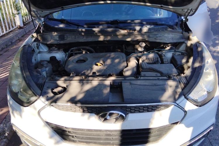 Used Hyundai ix35 2013 2.0L Automatic Two-Wheel Drive Smart GLS China IV Standard Engine Bay