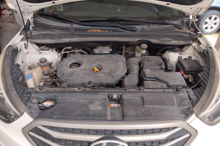 Used Hyundai ix35 2013 2.0L Automatic Two-Wheel Drive Smart GLS China IV Standard Engine Bay