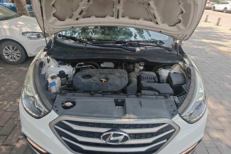Used Hyundai ix35 2013 2.0L Automatic Two-Wheel Drive Comfort GL China V Standard Engine Bay