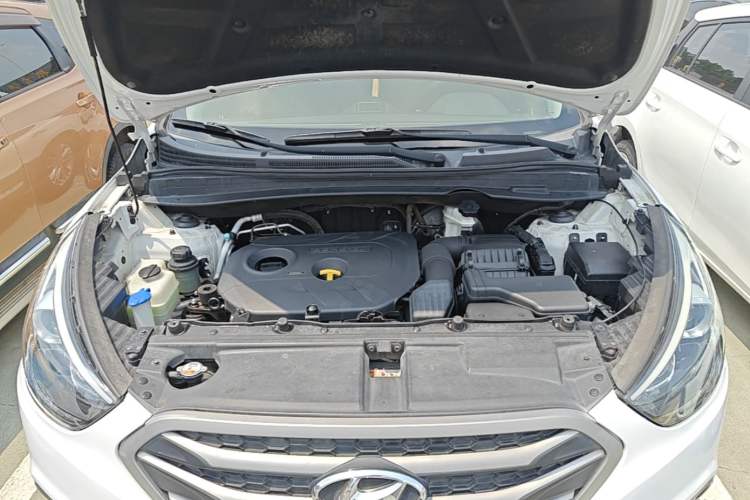 Used Hyundai ix35 2013 2.0L Automatic Two-Wheel Drive Smart GLS China IV Standard Engine Bay