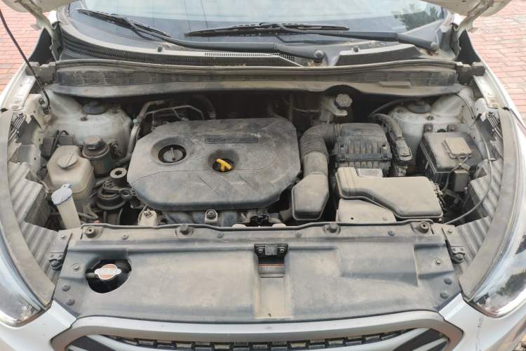Used Hyundai ix35 2013 2.0L Automatic Two-Wheel Drive Smart GLS China IV Standard Engine Bay