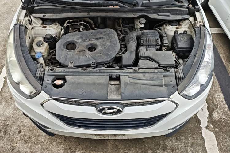 Used Hyundai ix35 2013 2.0L Automatic Two-Wheel Drive Smart GLS China IV Standard Engine Bay