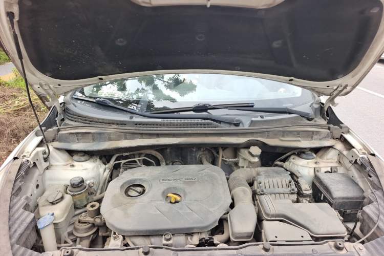 Used Hyundai ix35 2013 2.0L Automatic Two-Wheel Drive Smart GLS China IV Standard Engine Bay