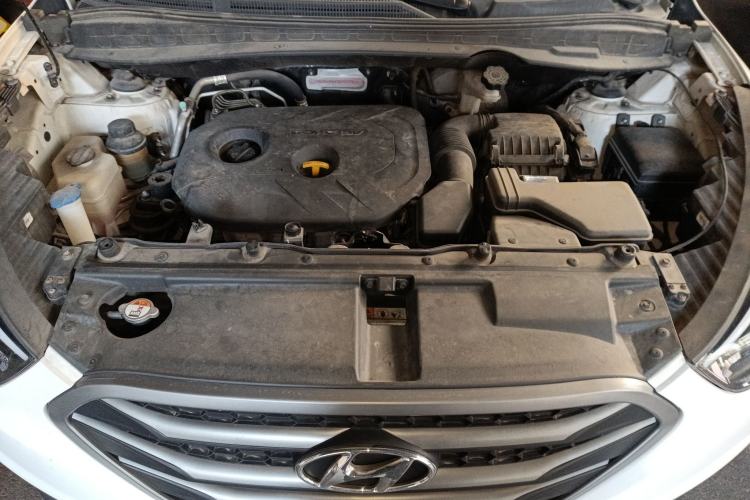 Used Hyundai ix35 2013 2.0L Automatic Two-Wheel Drive Smart GLS China V Standard Engine Bay