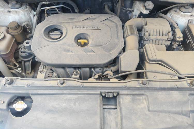 Used Hyundai ix35 2013 2.0L Automatic Two-Wheel Drive Smart GLS China IV Standard Engine Bay
