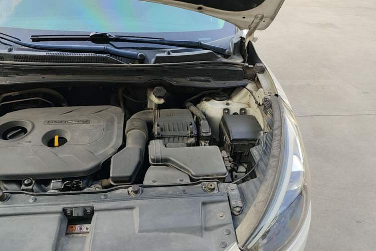 Used Hyundai ix35 2013 2.0L Automatic Two-Wheel Drive Leading GLX China IV Standard Engine Bay Left