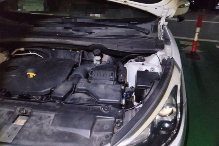 Used Hyundai ix35 2013 2.0L Automatic Two-Wheel Drive Leading GLX China IV Standard Engine Bay Left