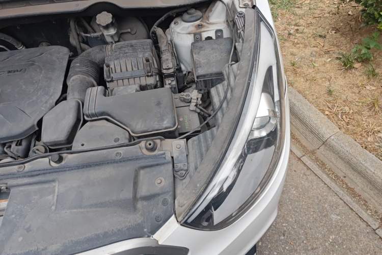Used Hyundai ix35 2013 2.0L Automatic Two-Wheel Drive Comfort GL China V Standard Engine Bay Left