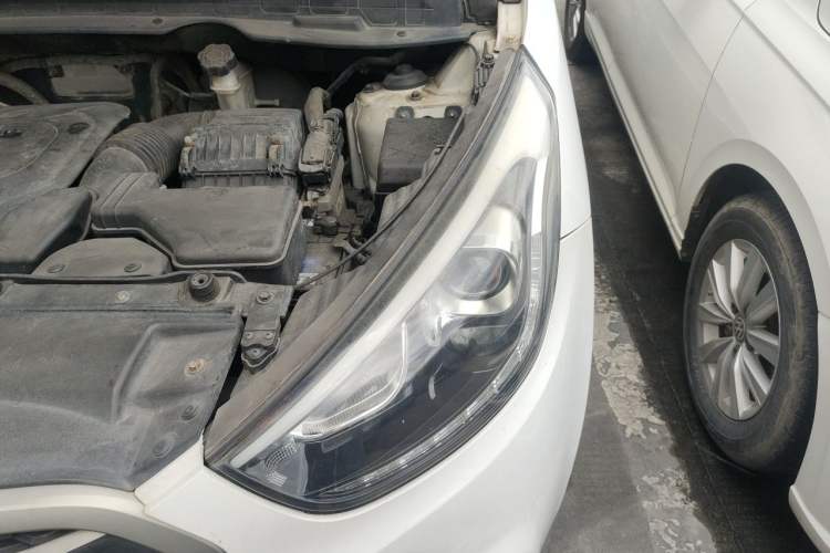 Used Hyundai ix35 2013 2.0L Automatic Two-Wheel Drive Leading GLX China IV Standard Engine Bay Left