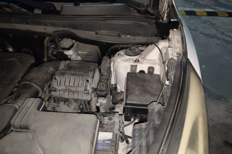 Used Hyundai ix35 2013 2.0L Automatic Two-Wheel Drive Smart GLS China IV Standard Engine Bay Left