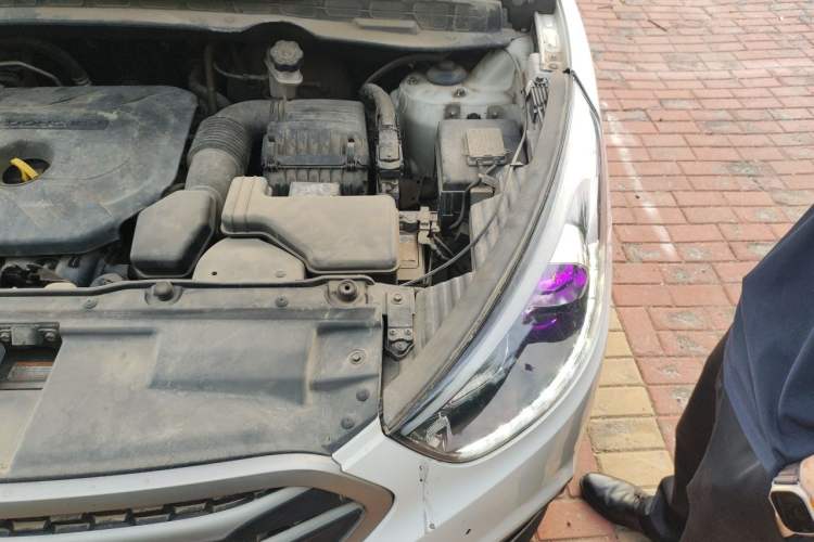 Used Hyundai ix35 2013 2.0L Automatic Two-Wheel Drive Smart GLS China IV Standard Engine Bay Left