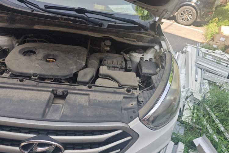Used Hyundai ix35 2013 2.0L Automatic Two-Wheel Drive Smart GLS China IV Standard Engine Bay Left
