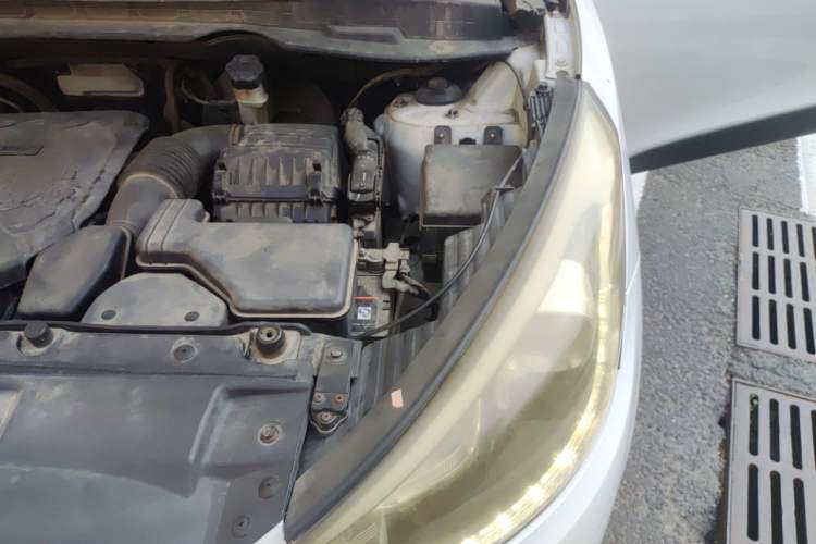 Used Hyundai ix35 2013 2.0L Automatic Two-Wheel Drive Smart GLS China IV Standard Engine Bay Left
