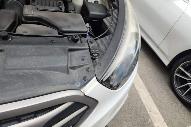 Used Hyundai ix35 2013 2.0L Automatic Two-Wheel Drive Smart GLS China IV Standard Engine Bay Left